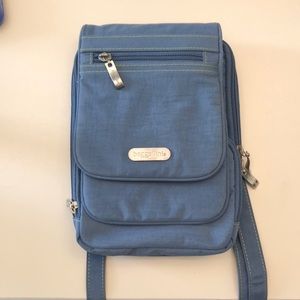 Baggalini travel purse